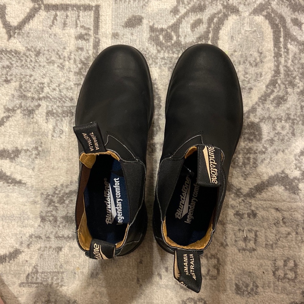 Blundstone style #558 size 10.5 or Australian size 7.5. Black. Like new.